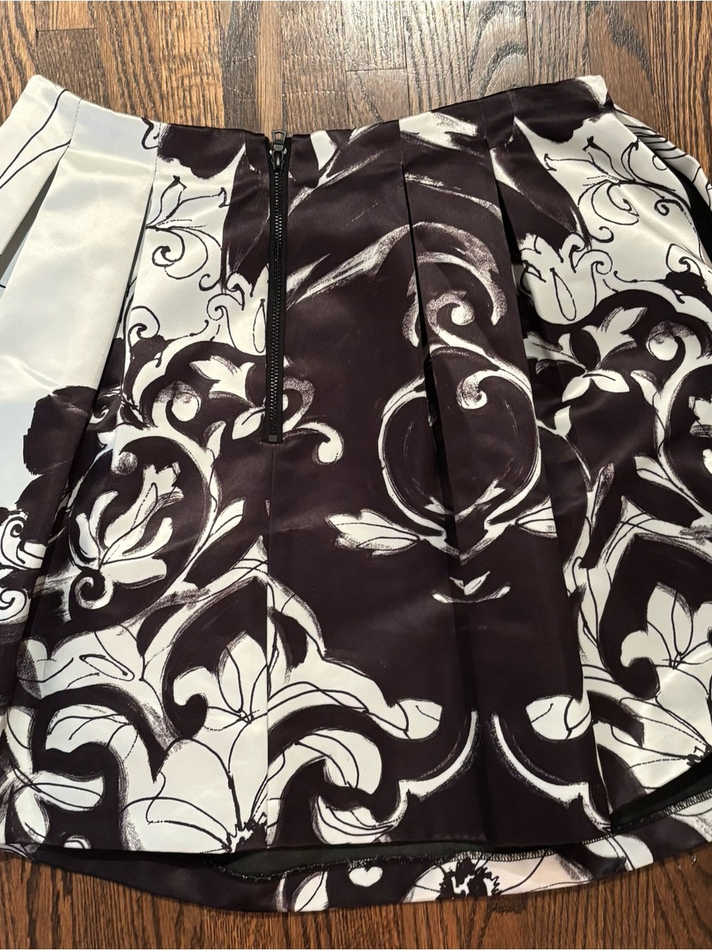 Alice + Olivia Black and White Pleated Mini Skirt - Picture 3 of 4